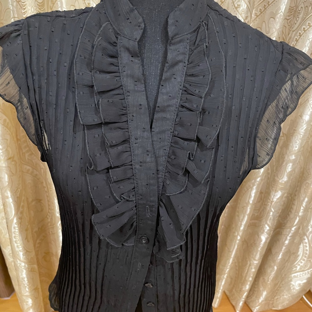 Sleeveless corrugated blouse